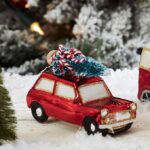 11CM MINI CAR WITH CHRISTMAS TREE